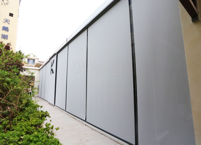 建筑立面玻璃窗應(yīng)用戶(hù)外防風(fēng)卷簾實(shí)景圖